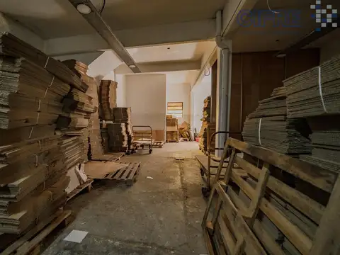 Lote propio Galpon en PB de 110m2 aprox   Departamento de 3 ambientes con patio y terraza