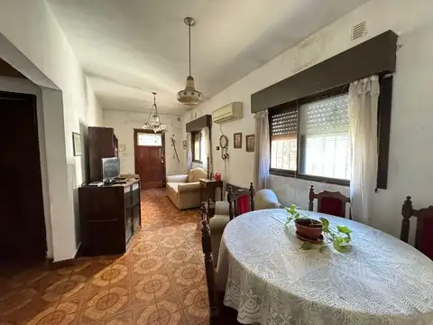 Casa 3 ambientes con 2 baños