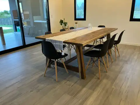 Casa en Alquiler Temporal con 2 cocheras