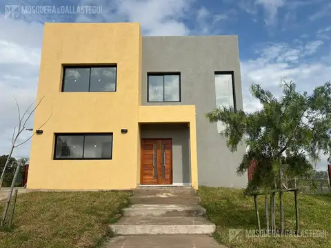 Casa en venta en santa Sofiasanta sofia