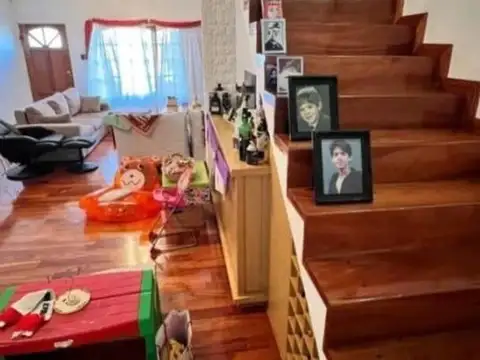 Casa de 5 ambientes en lote propio (Colon 1600 -Ramos Mejía)