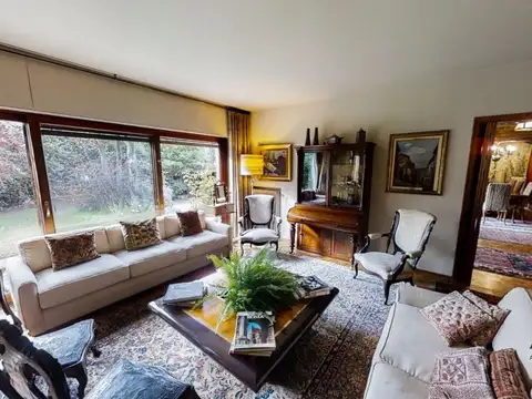 Casa en Venta con 3 cocheras