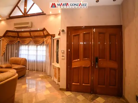 Depto Tipo Casa en Venta en Villa Sarmiento, USD 790.000