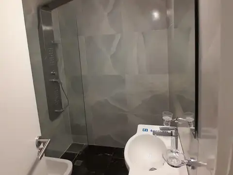 CENTRO - E.Ríos 1801 - 2 amb. con dep. a la calle. Balcón. A NUEVO.  AMOBLADO Y EQUIPADO