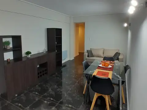 CENTRO - E.Ríos 1801 - 2 amb. con dep. a la calle. Balcón. A NUEVO.  AMOBLADO Y EQUIPADO