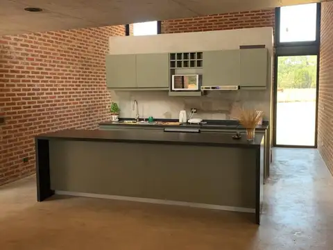 Casa en Venta con 5 cocheras