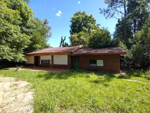 SDA. Venta casa a refaccionar sobre  lote 1.460  m2., pileta, Echeverría al 500Parque Sakura,  Exaltacion de la Cruz