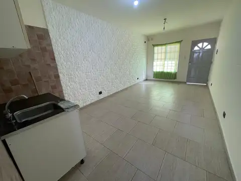 Depto Tipo Casa 2 ambientes con 1 baño