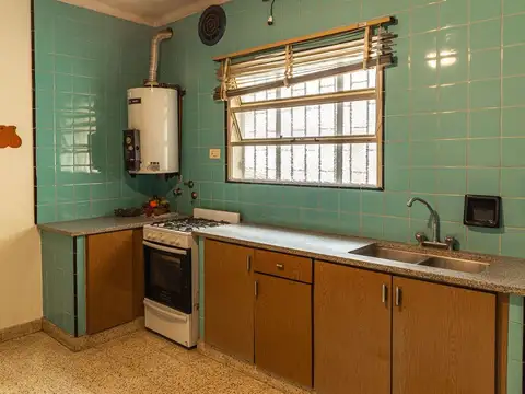 Casa 6 ambientes con 1 baño