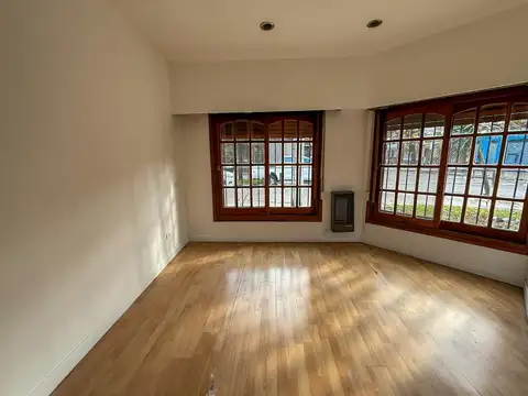 Intendente Becco 2100, Piso PB