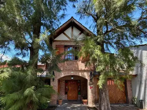 Casa con 3 dormitorios en venta en Ituzaingó Norte con pileta