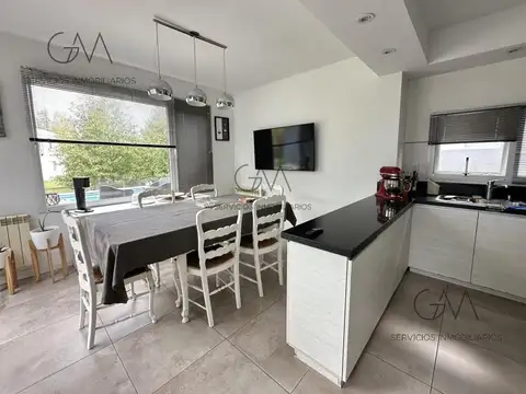 Casa 4 ambientes con 3 baños
