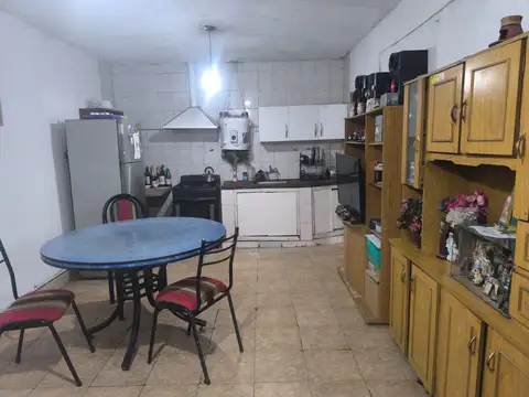 Casa 4 ambientes con 1 baño