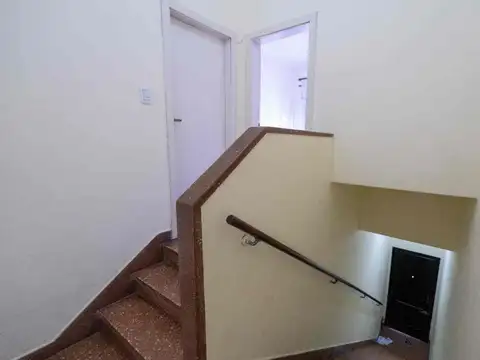 DEPOSITO con  VIVIENDA EN VENTA en SARANDI