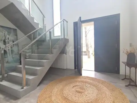 Casa 7 ambientes con 4 baños