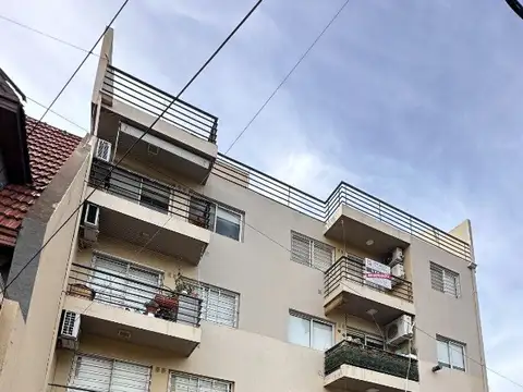 3 Ambientes con cochera en el corazón de Lomas de Zamora.