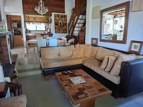 Casa 4 ambientes con 3 baños