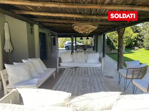 Casa 5 ambientes con 3 baños