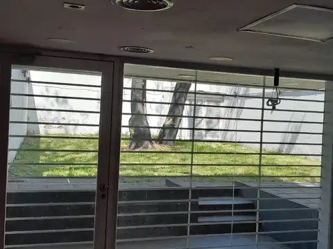 Local Comercial 300 Mts 2. Excelente ubicacion. En pleno Centro Comercial