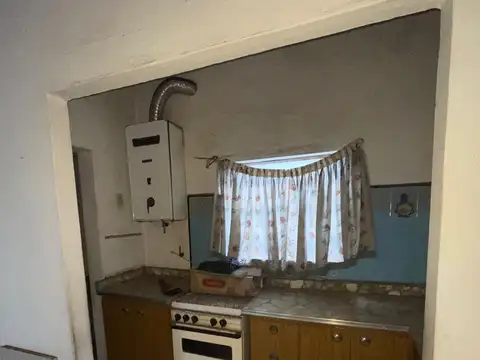 VENTA CASA AL FRENTE DOS AMBIENTES CON GARAJE Y PH AL FONDO DOS AMBIENTES CON PATIO Y ENTRADA INDEPENDIENTE. LA TABLADA