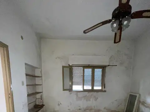 VENTA CASA AL FRENTE DOS AMBIENTES CON GARAJE Y PH AL FONDO DOS AMBIENTES CON PATIO Y ENTRADA INDEPENDIENTE. LA TABLADA