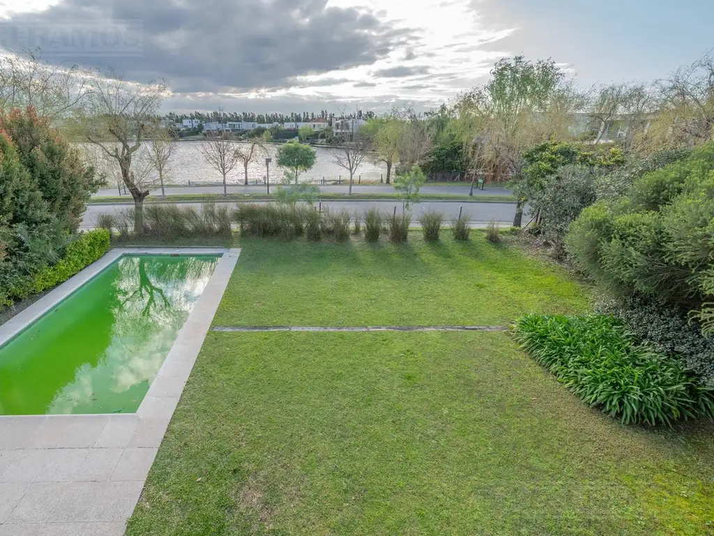 Casa en Alquiler - 4 dormitorios -