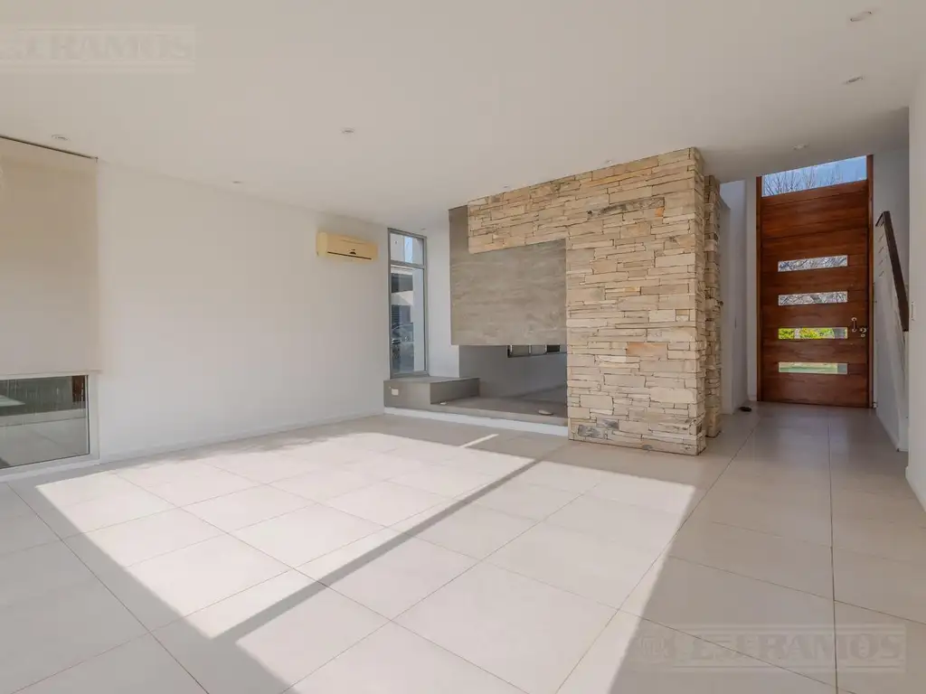 Casa con 4 dormitorios  en alquiler en   Los Sauces - Foto 15