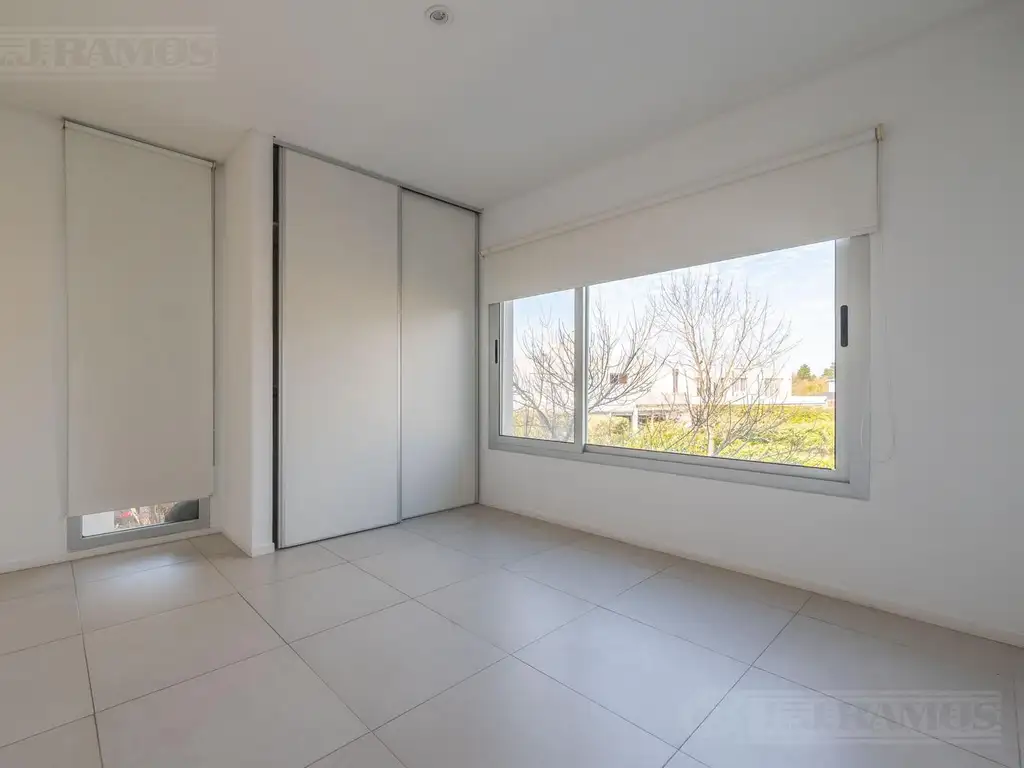 Casa con 4 dormitorios  en alquiler en   Los Sauces - Foto 31