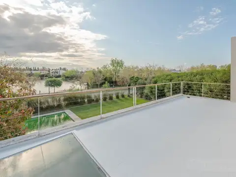 Casa en Alquiler - 4 dormitorios -