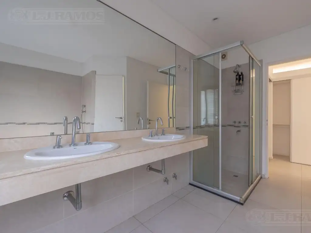 Casa con 4 dormitorios  en alquiler en   Los Sauces - Foto 32