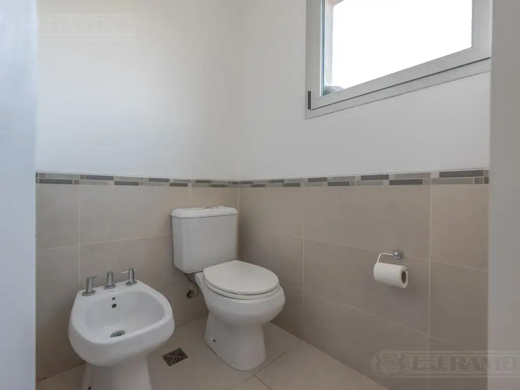 Casa con 4 dormitorios  en alquiler en   Los Sauces - Foto 33