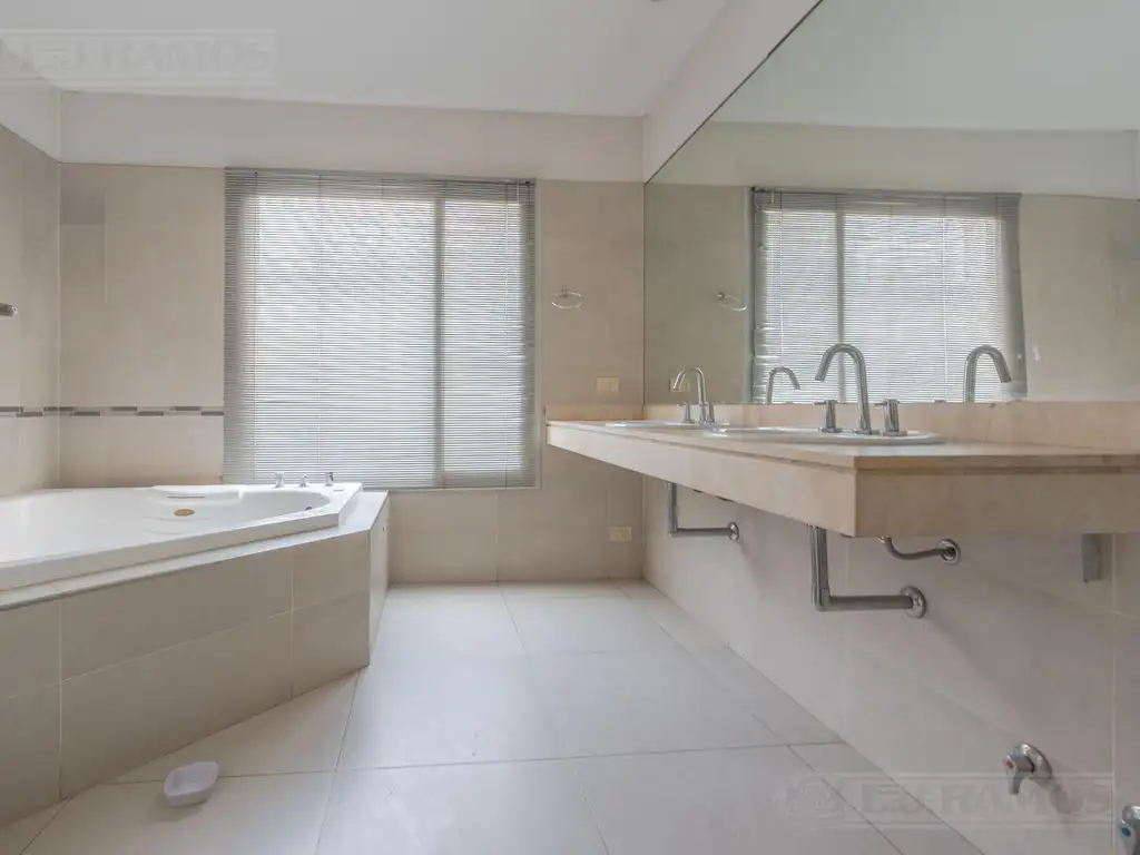 Casa con 4 dormitorios  en alquiler en   Los Sauces - Foto 27