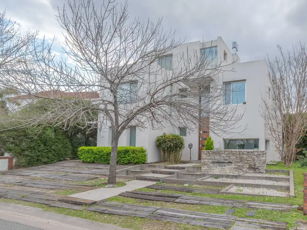 Los Sauces, Nordelta - 4 dormitorios con cochera