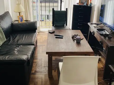 ¡OPORTUNIDAD! Venta Depto. 2 amb. con bajas expensas, contrafrente y luminoso, con gran espacio de guardado, a 1 cuadra de la iglesia de Guadalupe