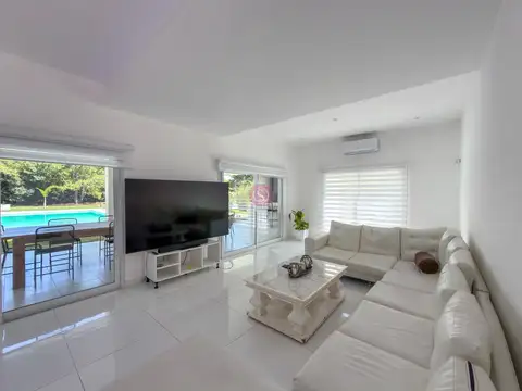 Casa en Alquiler con 1 cochera