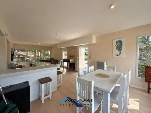 Casa en Venta con 3 cocheras