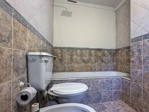 ALQUILER CASA 4 AMBIENTES CON COCHERA LA PERLA