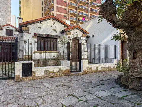 3 de Febrero 3000, Piso 0