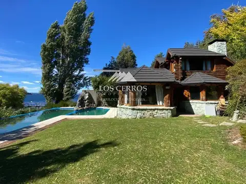 Espectacular casa con muelle y costa del lago Nahuel Huapi en venta