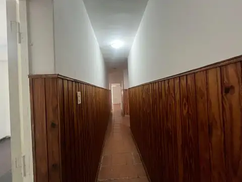 Casa 8 ambientes con 1 baño