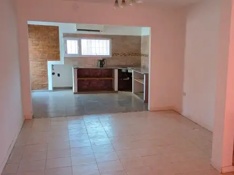 Casa 3 ambientes con 1 baño