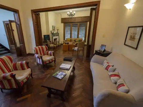 Casa 11 ambientes con 8 baños