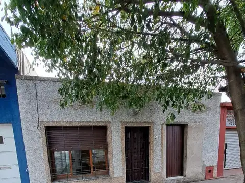 Alquiler Quilmes Oeste. Casa 3 ambientes.