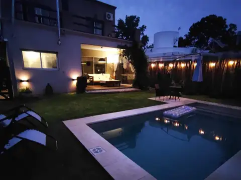 Casa en Venta con 4 cocheras