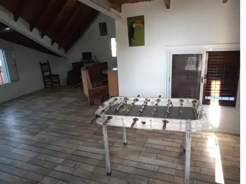 Casa en Venta con 3 cocheras