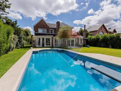 CASA EN VENTA EN ABRIL CLUB DE CAMPO