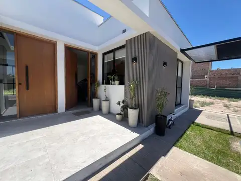 Casa 4 ambientes con 1 baño