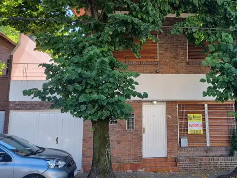 Muy buen chalet 4 ambientes con cochera