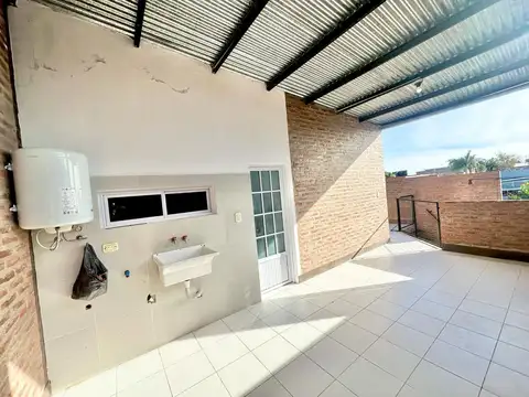 DPTO DE 1 DORM PRIMER PISO EN MONTE VERA