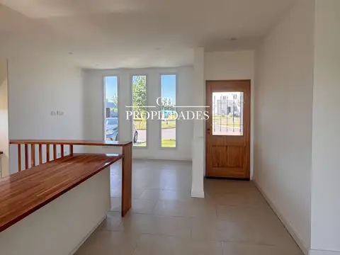 Casa 4 ambientes con 2 baños